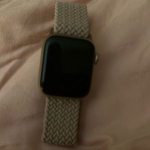 Apple Watch Series 6 Rose Gold. Comes with two other wristbands.